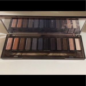 Urban Decay smoky eyeshadow palette
